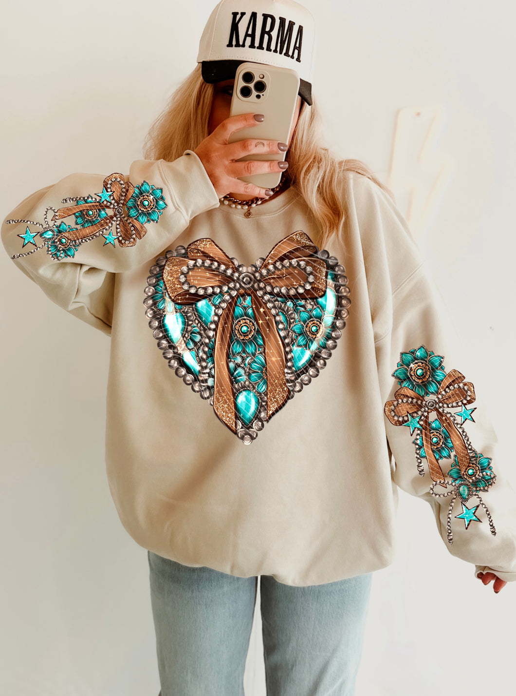 Turquoise Conch Heart with Sleeves